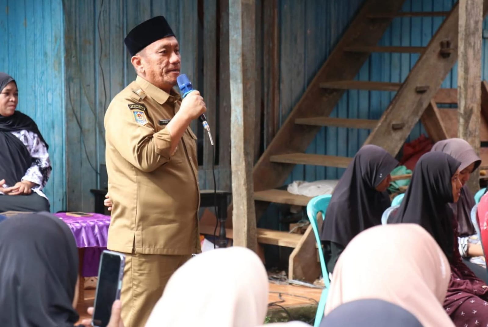 Bupati Irwan Melayat dan Lepas Jenazah Guru SMPN 2 Towuti, Aisyah Syam