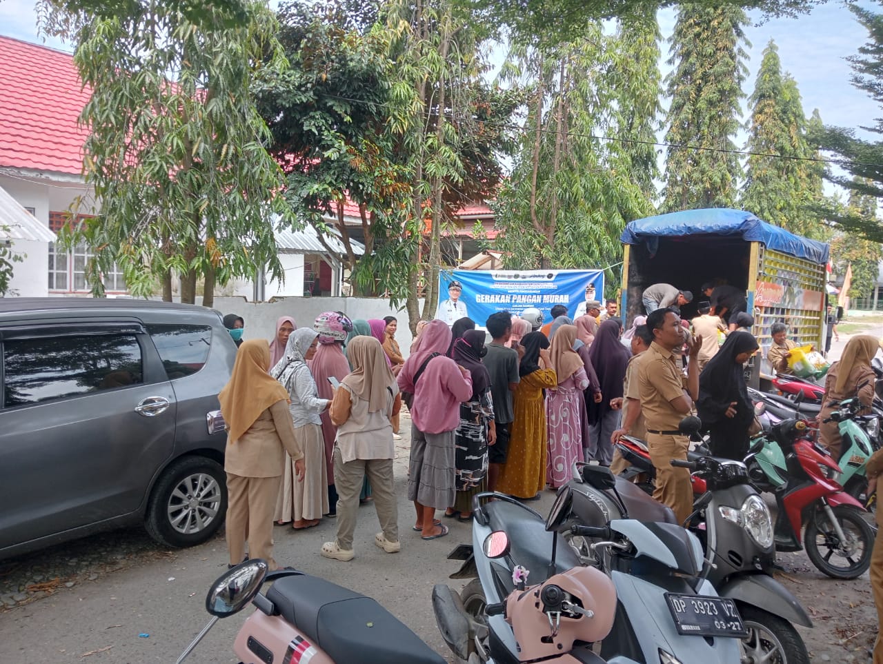 Warga Tomoni Serbu Gerakan Pangan Murah, 10 Ton Beras Ludes Terjual