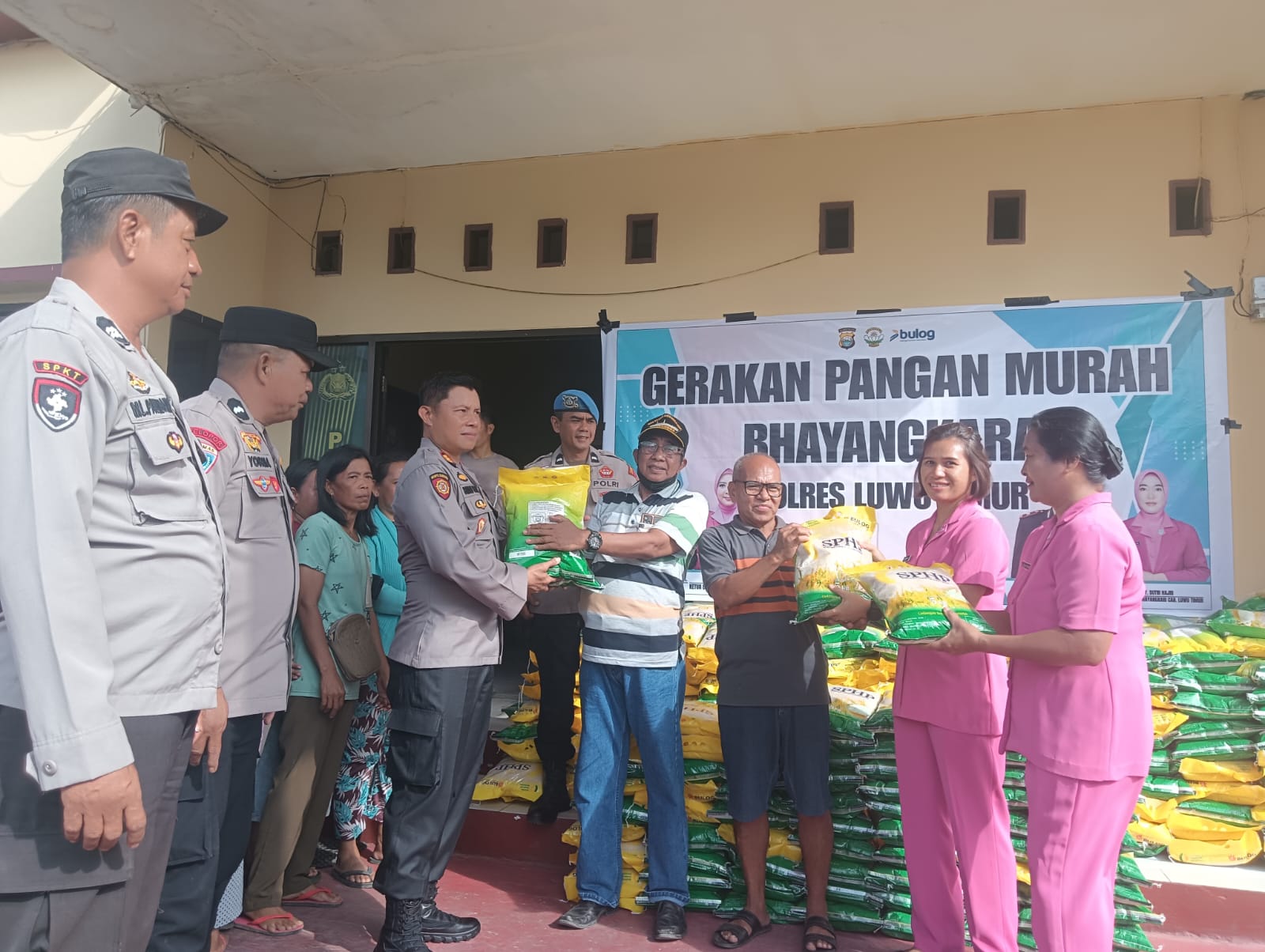 Polsek Mangkutana Gelar Gerakan Pangan Murah Sebanyak 2 Ton