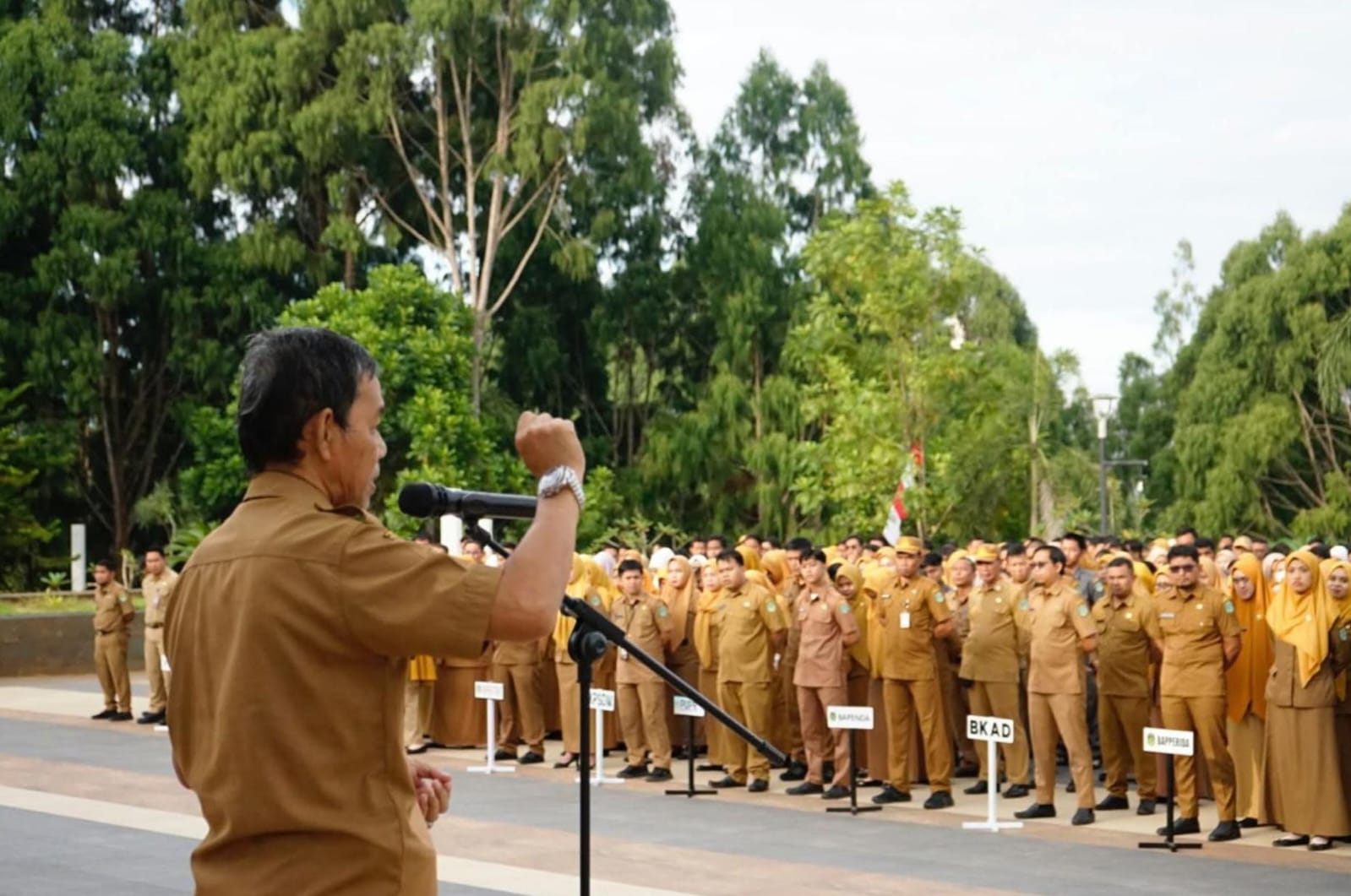 Jaga Kesehatan dan Disiplin, Rapiuddin Ingatkan ASN Lutim di Apel Pagi