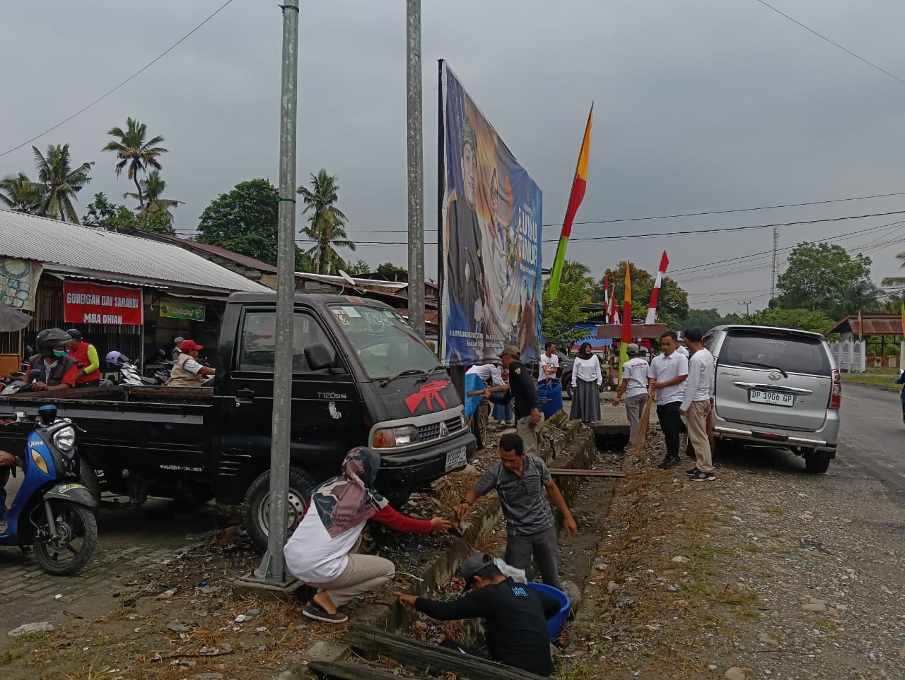 Camat Mangkutana Pimpin Pencanangan Jumat Bersih di Pasar Wonorejo