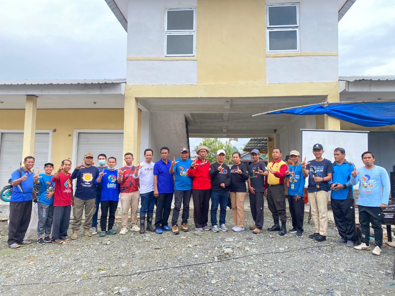 CAMAT ANGKONA PIMPIN PENCANANGAN JUM’AT BERSIH JUARA