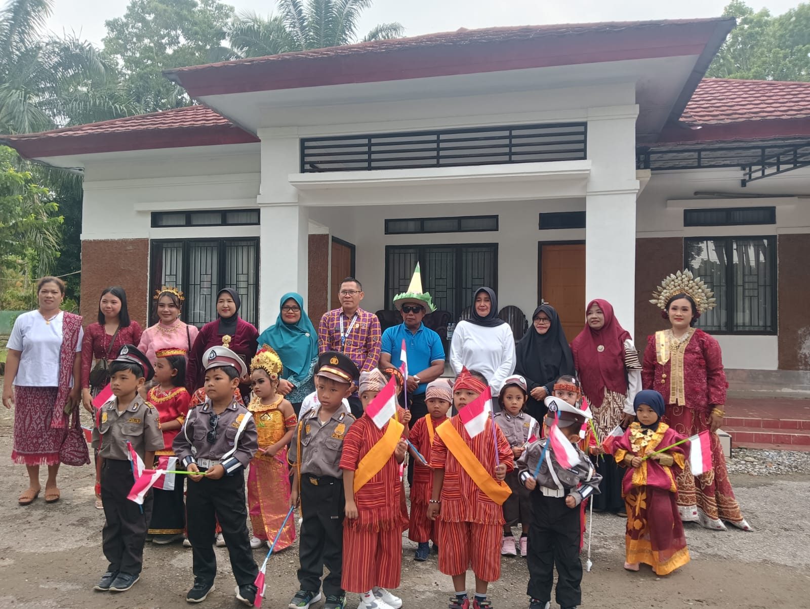 HUT RI KE 80, Puluhan Sekolah Taman Kanak-kanak Sekecamatan Mangkutana Pawai Budaya
