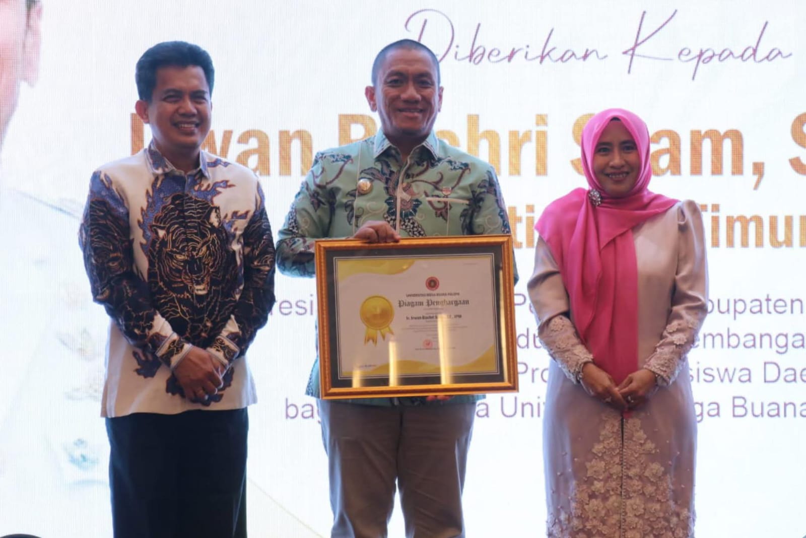 Kisah Inspiratif Bupati Irwan di Balik Penghargaan Mega Buana Award 2025