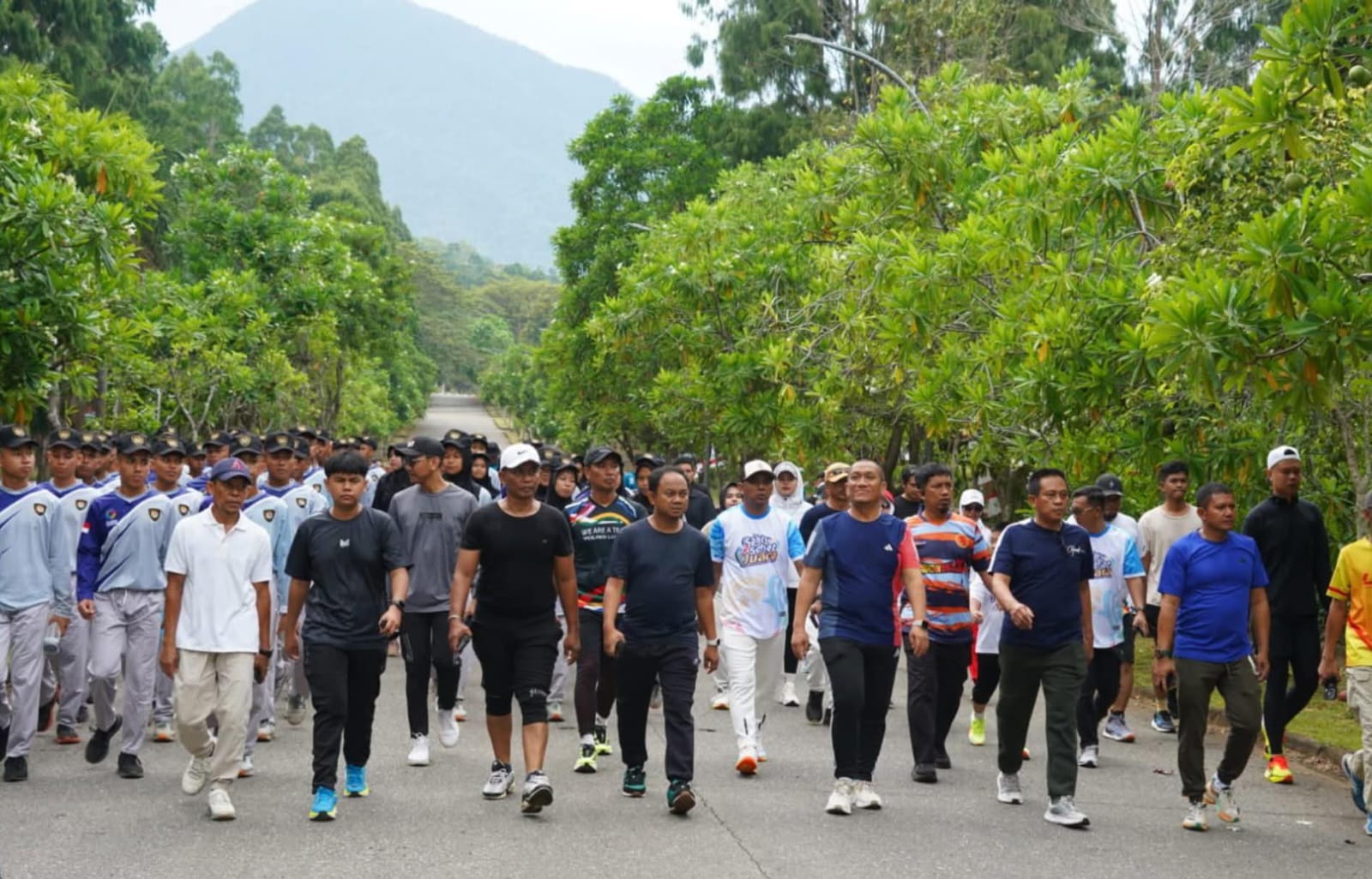 Pekan Ketiga SSJ, Pasukan Paskibra dan Pimpinan Daerah Berjalan Bersama Masyarakat