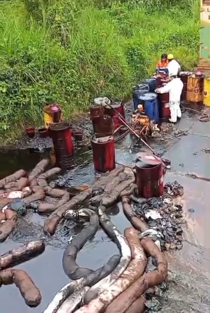 PT VALE, BELUM MENGELUARKAN PERNYATAAN RESMI,JENIS CAIRAN DAN KANDUNGAN APA YANG TUMPAH DIBENDUNG SUNGAI MOLINDOE