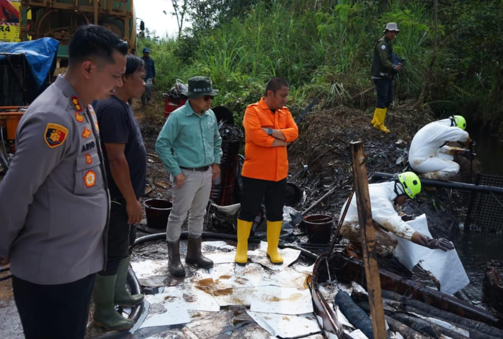 Bupati Irwan Tinjau Langsung Lokasi Kebocoran Pipa Minyak PT Vale