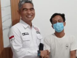 Suami Pasien dan Direktur RSUD I Lagaligo Saling Menguatkan demi Kesembuhan Ibu Herlina