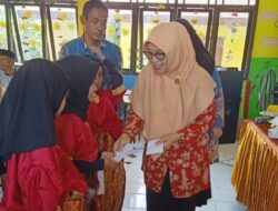 Wujudkan Generasi Cerdas, DWP Lutim Sosialisasikan Gerakan Literasi Keluarga