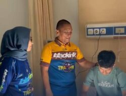 Crash Saat Kualifikasi, Bupati Irwan dan Istri Jenguk Badly di RSUD NTB