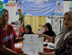 Disdukcapil Luwu Timur Jemput Bola Layani Administrasi Kependudukan di Desa Batu Putih