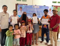 Disdukcapil Lutim Lanjutkan Inovasi “Teras Dukcapil” di Desa Terpencil, Warga Antusias Urus Dokumen Kependudukan