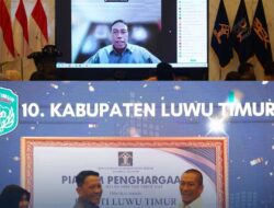 Bupati Luwu Timur Terima Penghargaan Kemenkum Sulsel atas Pembentukan 100 Persen Posbankum