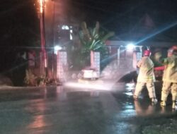 Damkar dan PLN Berkoordinasi Cepat Padamkan Kebakaran di Mekar Sari