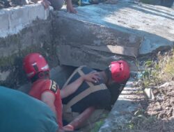 Damkar Lutim Pos Tomoni Bantu Masyarakat Wonorejo Timur dalam Kegiatan Gotong Royong Bersihkan Lingkungan