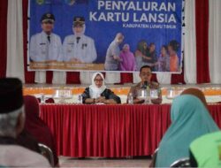 Tinggal Sendiri dengan Kondisi Tangan Patah, Abdul Aziz Terharu Terima Kartu Lansia