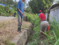 Pemdes Madani dan Warga Gelar Kegiatan Jumat Bersih Bersama