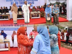 Dua Guru Terpencil Dapat Motor dari Bupati Irwan sebagai Apresiasi Pengabdian