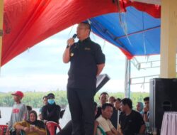 Bupati Luwu Timur Hadiri Pembukaan Lomba Perahu Bala-Bala di Desa Lakawali Pantai