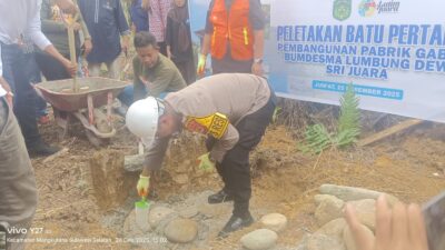 Kapolres Luwu Timur Ikut Meletakkan Batu Pertama Pembangunan Pabrik Gabah Bumdesma