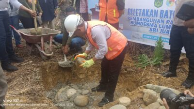 Wakil Ketua I DPRD Luwu Timur Jihadin Peruge Ikut Meletakkan Batu Pertama Pabrik Gabah Bumdesma Setelah Bupati