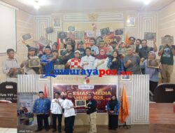 Bawaslu Luwu Timur Beri Penghargaan kepada Media Partner
