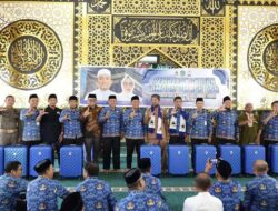 Bupati Irwan Lepas 20 Jamaah Calon Umroh Pemenang Undian Sholat Berjamaah