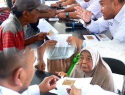 Hari Keempat Penyaluran, Kartu ATM Lansia Dibagikan untuk Delapan Desa di Angkona