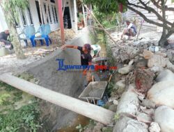 Pemdes Mulyasri Tanggap, Perbaiki Drainase Dekat Rumah Warga