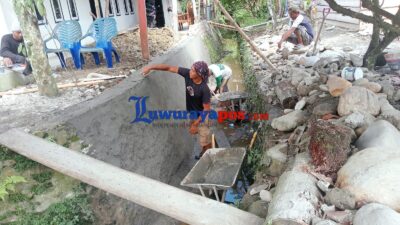 Pemdes Mulyasri Tanggap, Perbaiki Drainase Dekat Rumah Warga