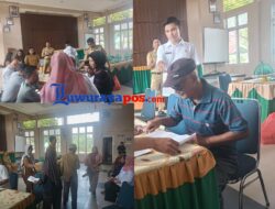 Camat Tomoni Saksikan Langsung Penyaluran Kartu Lansia di Kecamatan Tomoni