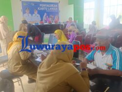 221 Lansia di Tomoni Timur Terima Kartu Lansia, Penyaluran Berjalan Tertib