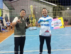 Plt Kadis Parmudora Muhammad Safaat Serahkan Trofi Juara I kepada CLUB PBVSI Kota Palopo