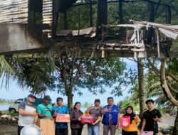 Satu Rumah Ludes Terbakar, Kades Bahari Dampingi Dinas Sosial Salurkan Bantuan Tanggap Darurat