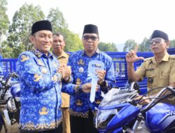 Kecamatan Tomoni Timur Dapat Mobil Sampah dan Motor Tiga Roda dari Bupati