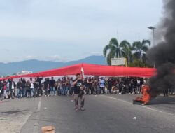 Bendera Merah Putih Terbentang Panjang Warnai Aksi Hari Perlawanan Rakyat Luwu