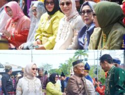 Pemkab Lutim Ikuti Prosesi Adat dalam Peringatan HJL ke-758 dan HPRL ke-80