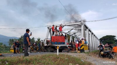 Jembatan Bone-Bone Ditutup Sementara Selama Aksi Demonstrasi Pemekaran Luwu Raya