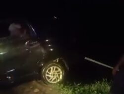 Kecelakaan Tunggal, Mobil Desa Watangpanua Terjun ke Saluran Irigasi