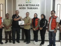 Wakil Ketua I DPRD Luwu Timur Dampingi Bupati Salurkan Bantuan Korban Banjir Bandang di Aceh Tamiang