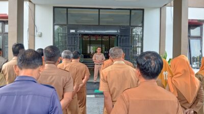 Camat Angkona Pimpin Apel Pagi di Halaman Kantor Kecamatan