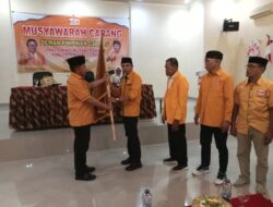 Aprianto, S.Kep Resmi Terima Bendera Pataka Partai Hanura