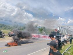 Asap dan Kemacetan Warnai Aksi Demonstrasi Luwu Raya di Jembatan Sabbang