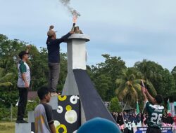 Kades Sindu Agung Resmi Buka Olimpiade Pondok Pesantren Al Muhajirin dengan Menyalakan Obor