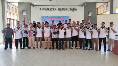 Camat Mangkutana Pesankan Kehati-hatian Berkendara Saat Lepas Kontingen PORSENI PGRI