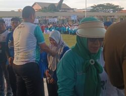 Penutupan PORSENIJAR PGRI 2026, Bupati Luwu Timur Kalungkan Piagam Penghargaan