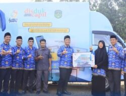Peningkatan Layanan Administrasi Kependudukan di Luwu Timur: Bupati Serahkan Mobil Pelayanan Keliling
