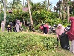 Pemdes Wonorejo Timur Rutin Gelar Gotong Royong Bersihkan Saluran Pelimpah