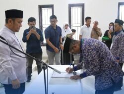 Kukuhkan Dewan Hakim MTQ XI Lutim, Bupati Irwan Tekankan Profesionalisme Penilaian