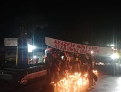 Ketua APDESI Luwu Timur Berorasi di Tengah Aksi Demonstrasi di Tugu Pertigaan Tarengge